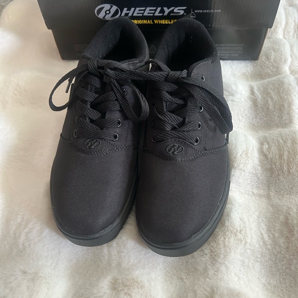 Heelys Black Skateboard Sneakers with Vulcanized Sole - Picture 2 of 5